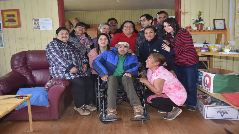 Personas en situación de discapacidad y cuidadores de Quinchao participaron en taller de microemprendimiento sostenible