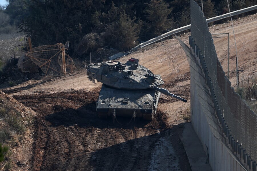Al menos 13 muertos en bombardeo israelí contra el mayor campo palestino del Líbano