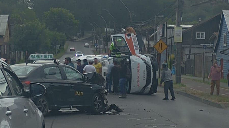 [VIDEO] Captan momento del accidente entre un colectivo y ambulancia en Osorno