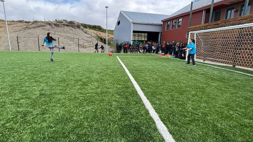 Curaco de Vélez inauguró su cancha sintética con estándar FIFA