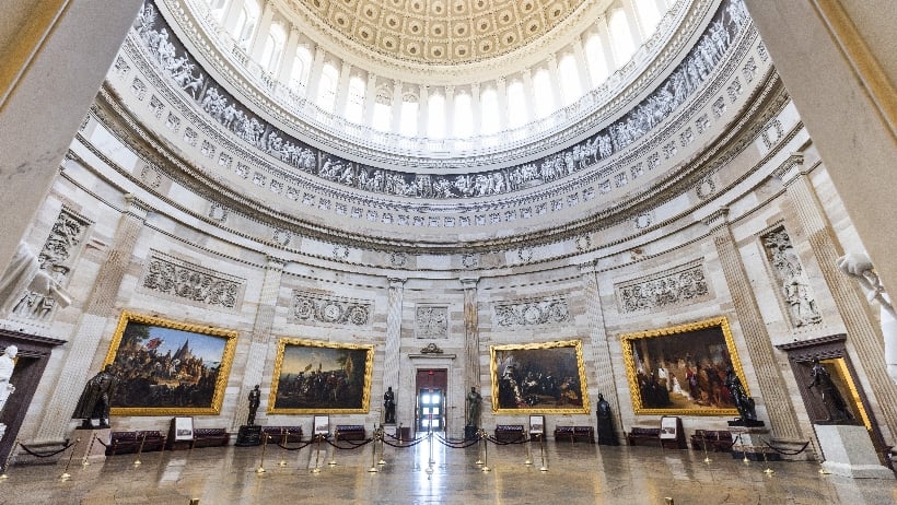 Juez reanuda investigación al Gobierno Trump por posible desacato al expulsar migrantes