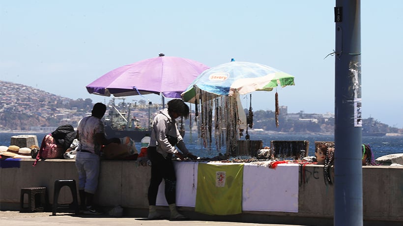 Viña: reponen multas a quienes compren en el comercio ilegal