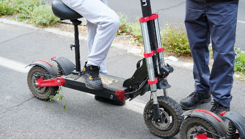 Inicia fiscalización a scooters en la RM: No debe superar los 25 km/h