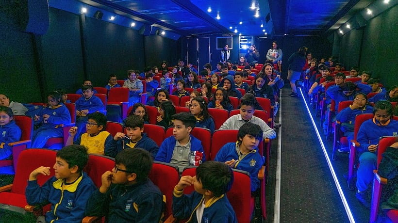 Cine Móvil lleva funciones gratuitas a 25 comunas de la Región de Los Lagos