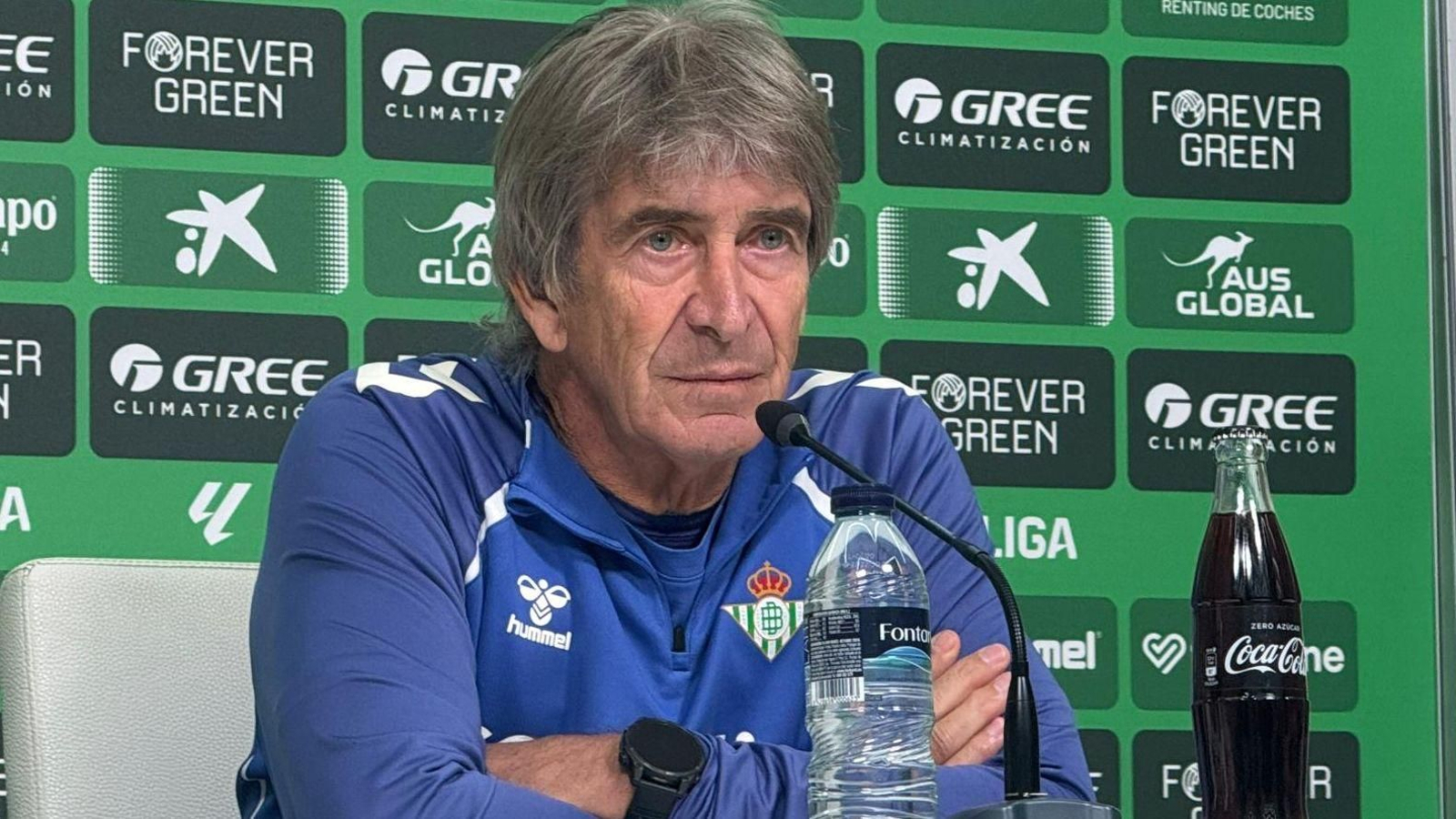 Pellegrini dice sentirse &quot;muy comprometido con el Betis, como también por dirigir la selección de mi país&quot;