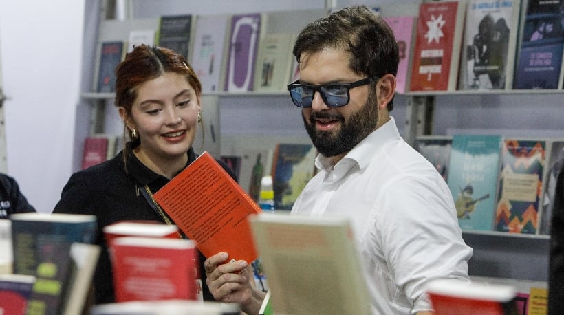 Presidente Boric visitó la Filsa 2025: &quot;La lectura es la forma de abrirse al conocimiento y la imaginación&quot;