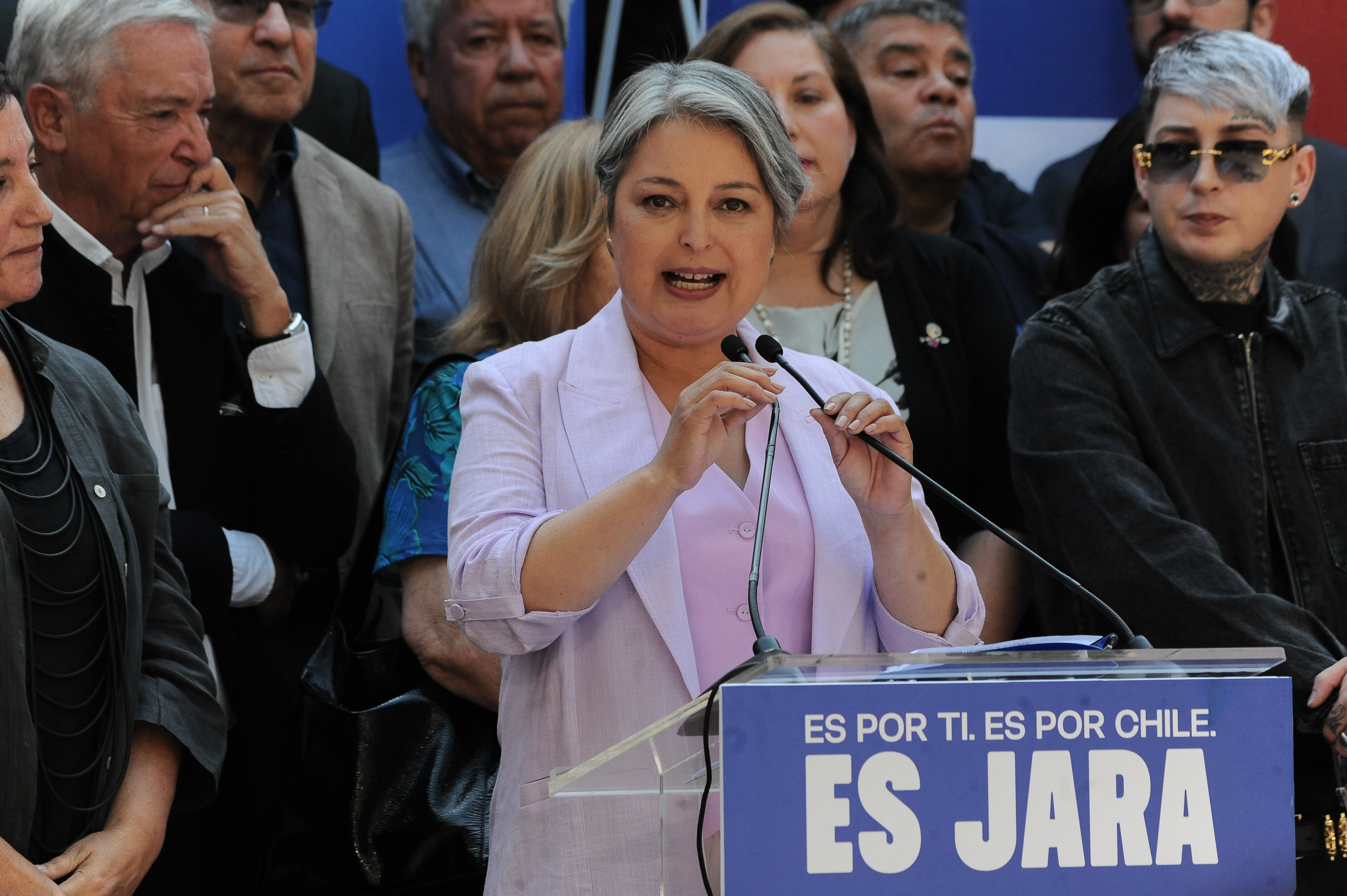 Jara tras desvinculación de artista urbano por VIF: &quot;Es un error y lo asumo&quot;