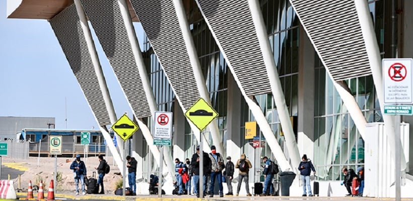Capitán de avión pidió descenso de 40 pasajeros por exceso de peso en Calama: Aerolínea explicó incidente
