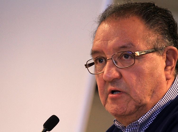 Huenchumilla descarta conflicto de interés por tercer casino en La Araucanía