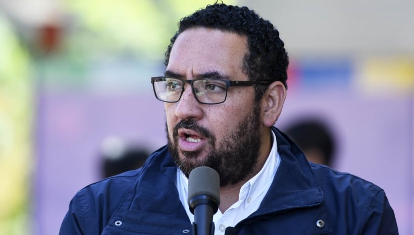 Ministro Cataldo descartó posibilidad de sumarse al comando de Jeannette Jara