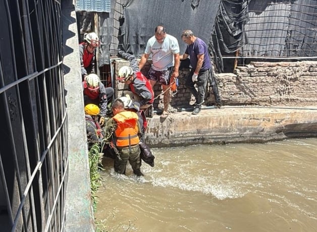 Los Andes: mujer fue rescatada tras caer desde canal de regadío