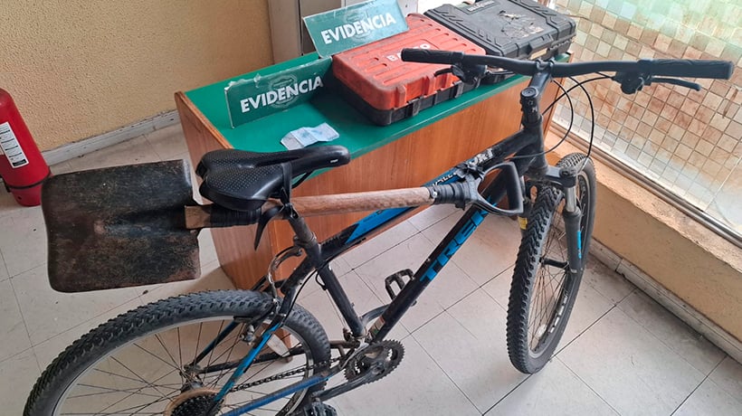 ¡Hasta el comprador fue detenido!: hombre es sorprendido vendiendo bicicleta y herramientas robadas en Quilpué