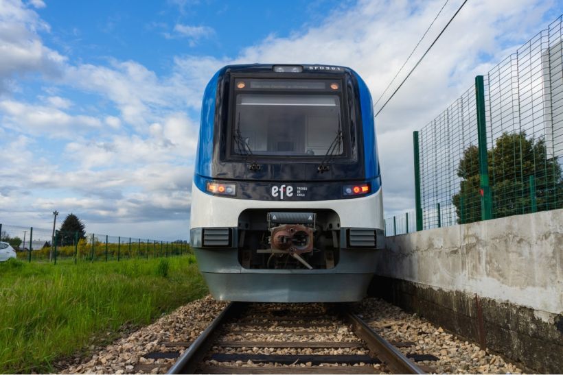 Hombre muere atropellado por tren con estudiantes en Cajón