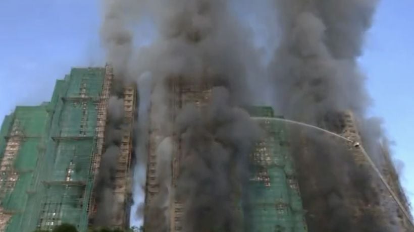 Incendio a gran escala en un vecindario de Hong Kong deja al menos 4 muertos y 8 heridos