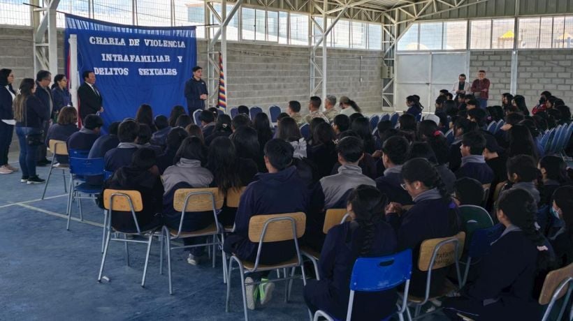 En charla dictada por la Fiscalía en Colchane abordaron aspectos sobre violencia intrafamiliar y delitos sexuales