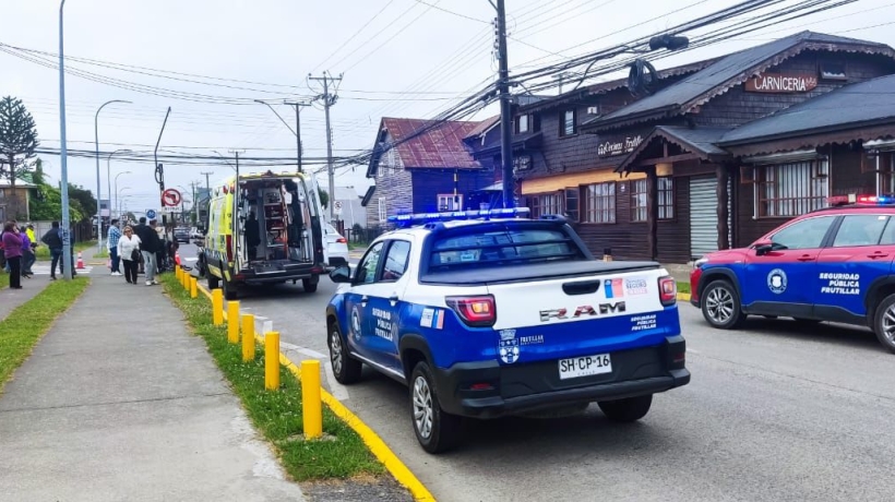 Colisión entre una moto y una bicicleta en Frutillar dejó a un lesionado