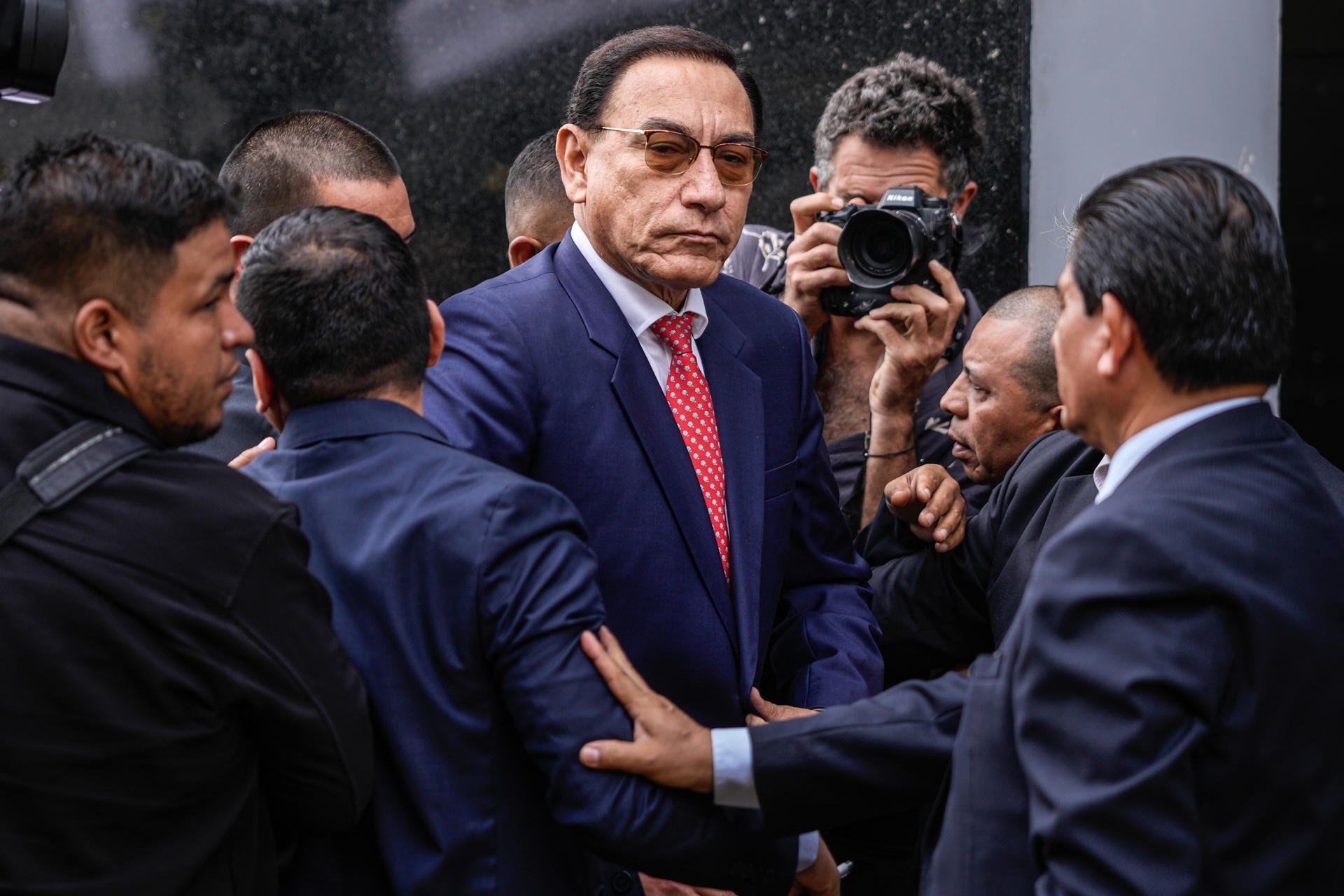 El expresidente de Perú Martín Vizcarra es condenado a 14 años de prisión por sobornos
