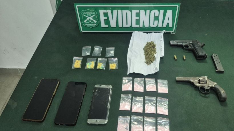 Detienen a dos mujeres y un hombre por porte ilegal de arma de fuego y munición en Alto Hospicio