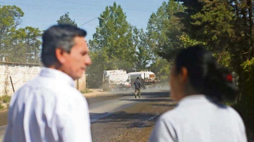 Tratarán con matapolvo más de 80 kilómetros en comuna de San Carlos