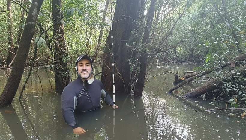 Investigador de CEHUM-UACh recibe reconocimiento internacional de la Sociedad de Científicos de Humedales