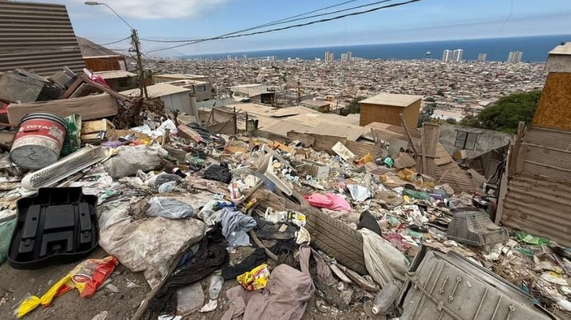 Crisis por la basura: Vecinos denuncian peligroso microbasural en Población 18 de Septiembre de Antofagasta