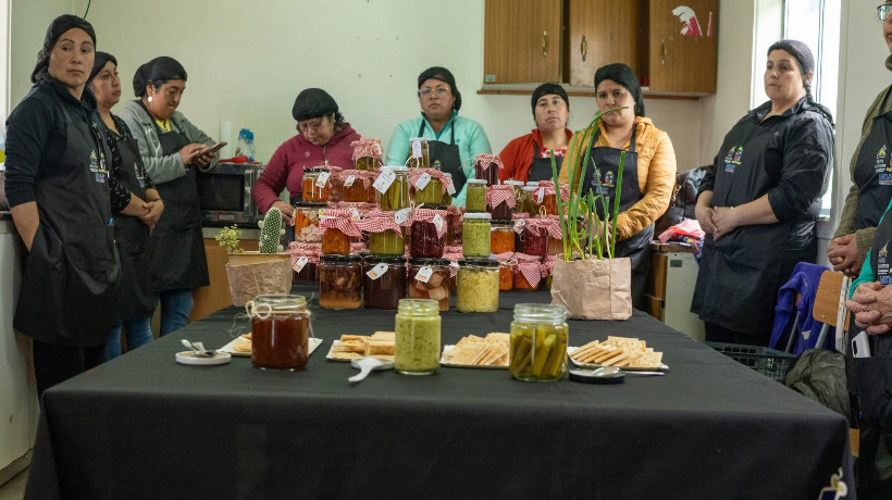 Agricultoras de Dalcahue fortalecieron sus habilidades en conservas