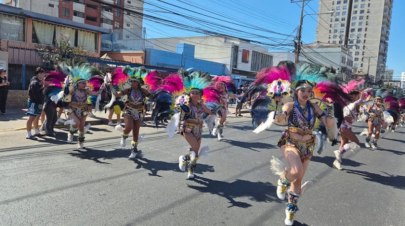 Alrededor de 2 mil bailarines participan en Carnaval Anta Pakaq 2025 en Avenida Brasil de Antofagasta