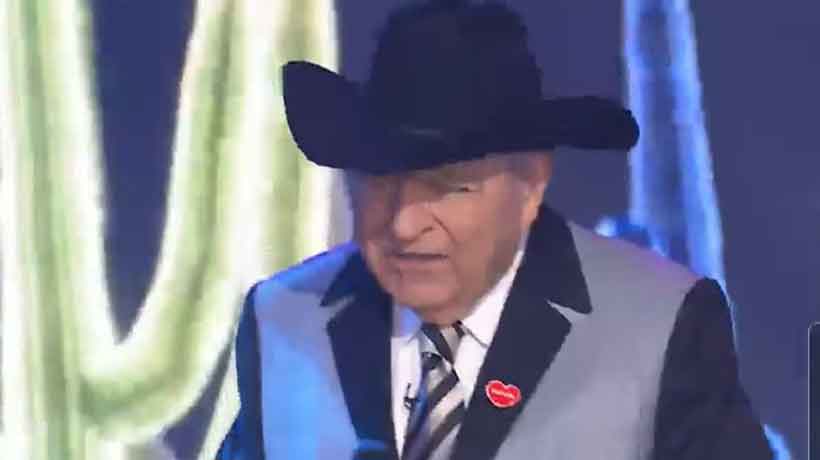 [VIDEO] Don Francisco sorprende cantando junto a Zúmbale Primo en la Teletón 2025