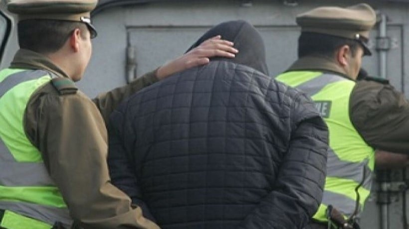 Detienen a dos sujetos en la RM tras procedimiento por autos robados