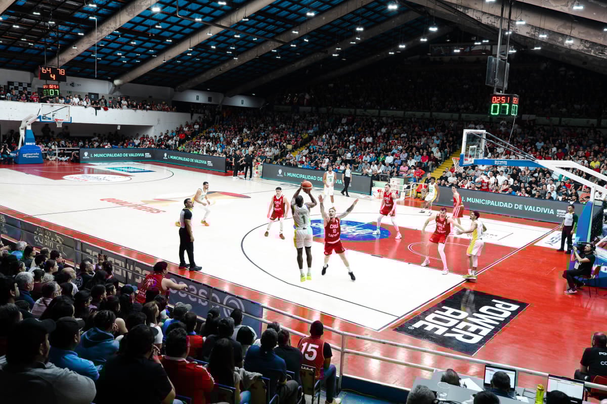 La Roja Cestera visita esta tarde a Brasil en búsqueda de revancha