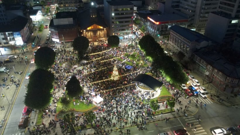 Puerto Montt dio inicio a las celebraciones de Navidad con encendido del árbol