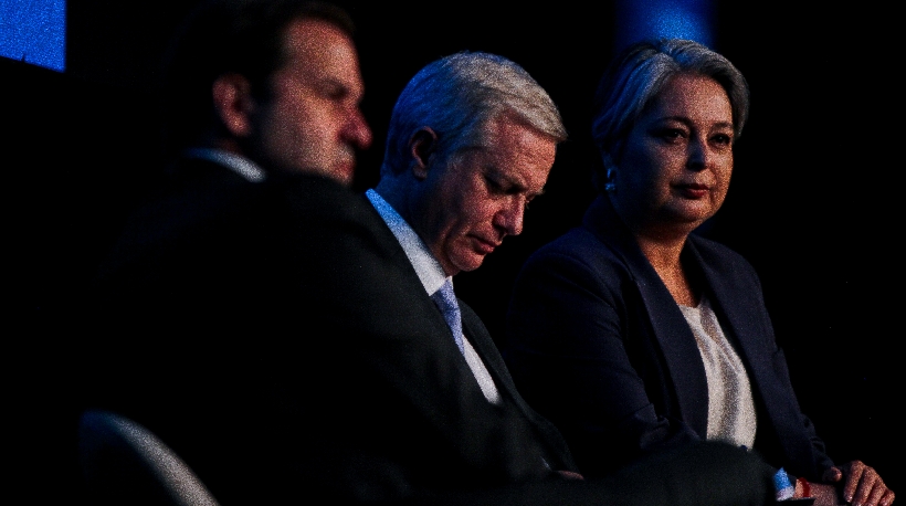 Jara y Kast se enfrentan por crisis migratoria en frontera