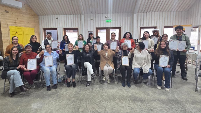 Dalcahue: Emprendedoras y emprendedores fueron certificados tras taller de técnicas de ventas