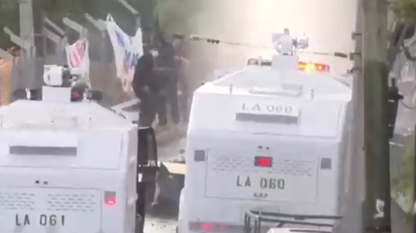 Disturbios en desalojo de toma en Cerro 18 de Lo Barnechea