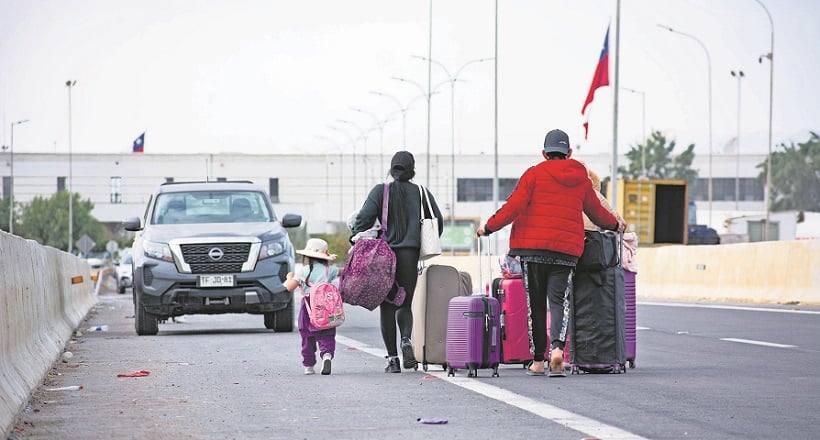 Inmigrantes: Senador Durana criticó respuesta del Gobierno y dijo que “confunden a la ciudadanía”