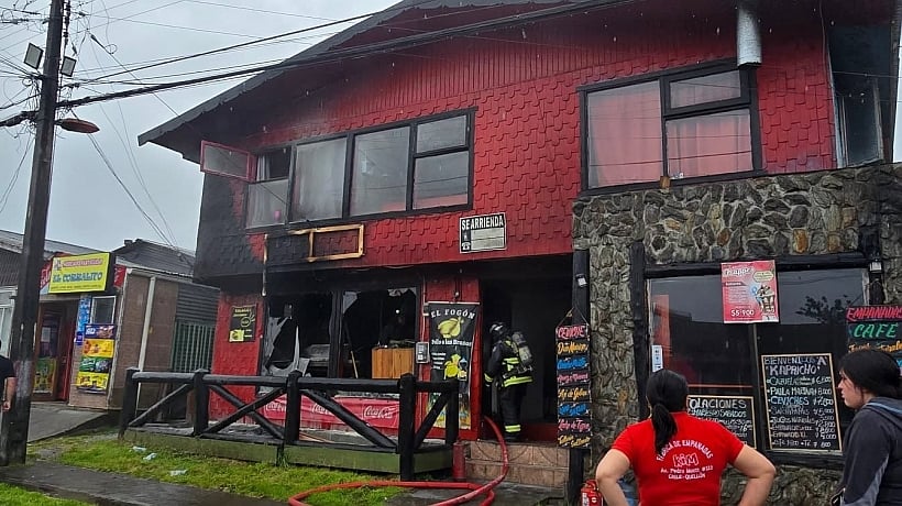 Incendio generó daños en local comercial de Quellón