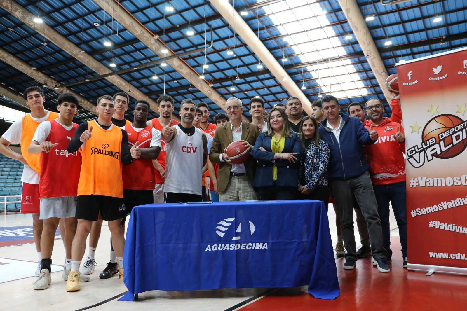 Aguas Décima refrenda apoyo histórico al básquetbol y firma nuevo convenio con el CDV