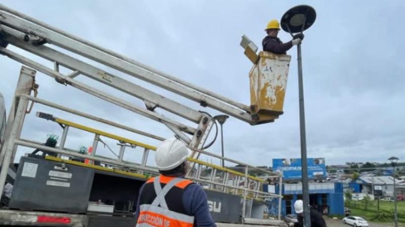 Mejoraron luminarias en pasos viales de rotonda en acceso a Puerto Montt