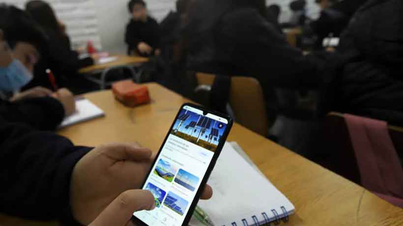 Será ley: Congreso aprueba proyecto que prohíbe y regula el uso de celulares en colegios