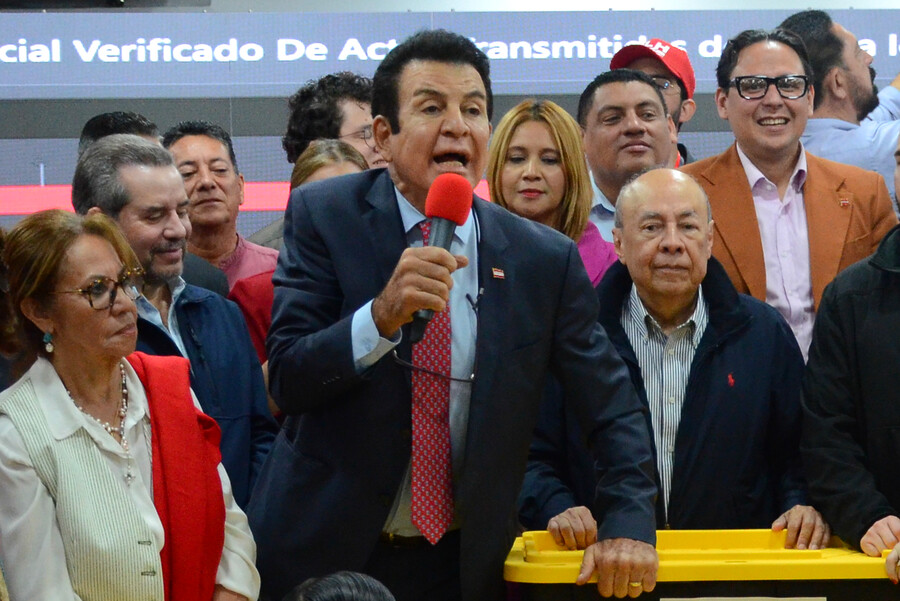 Elecciones en Honduras: Nasralla supera a Asfura tras reanudarse el conteo preliminar