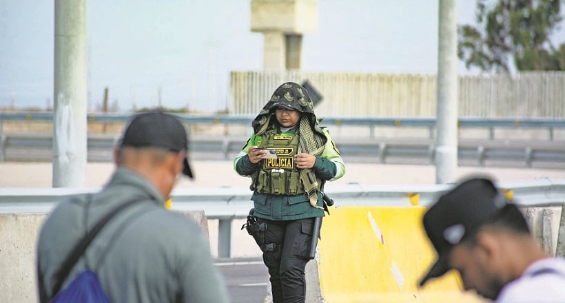 Trámites para que migrantes irregulares entren a Perú serán realizados en consulado peruano en Arica