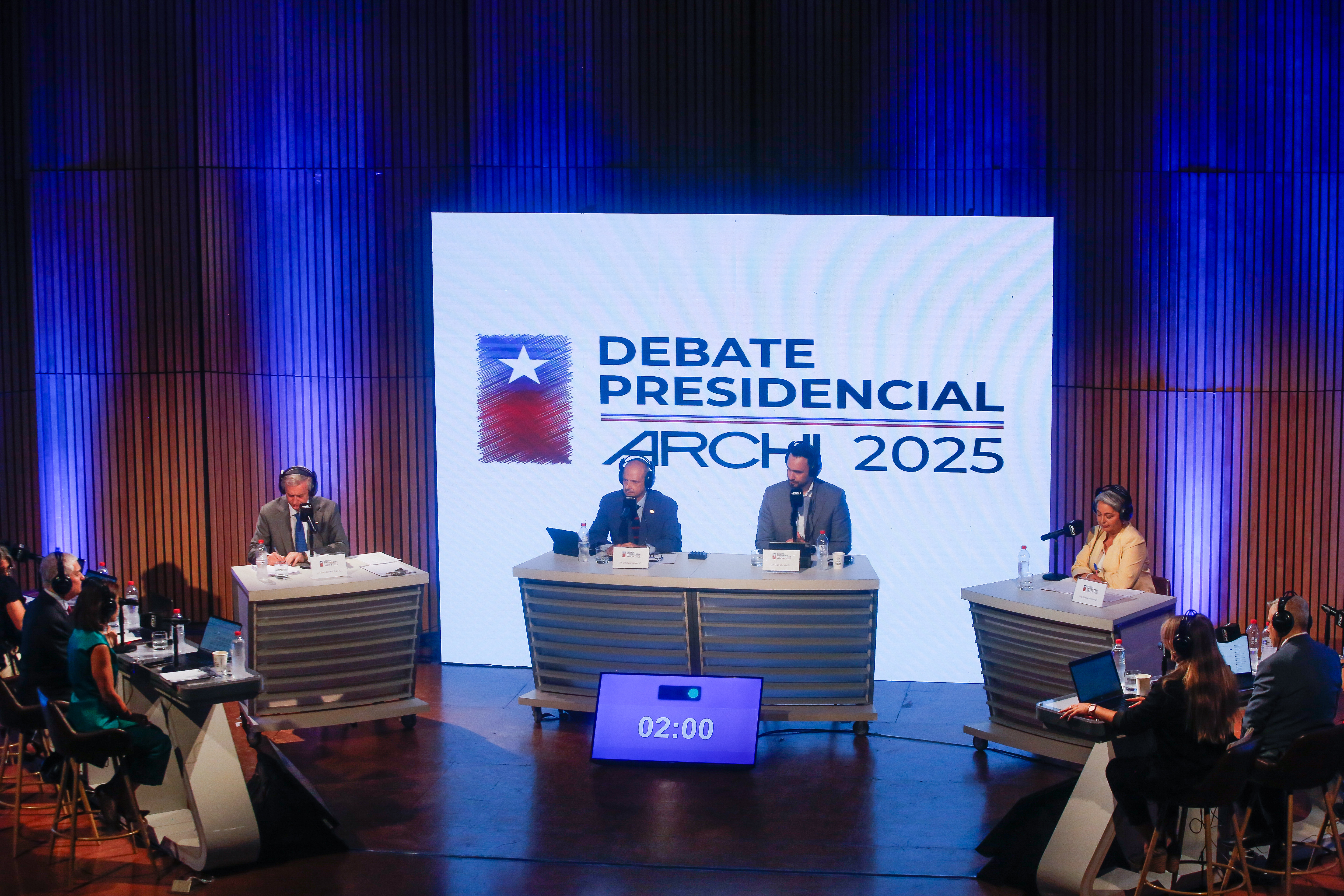 Kast no aclara si indultaría al exmilitar Krassnoff si gana en segunda vuelta y Jara descarta la opción de plano