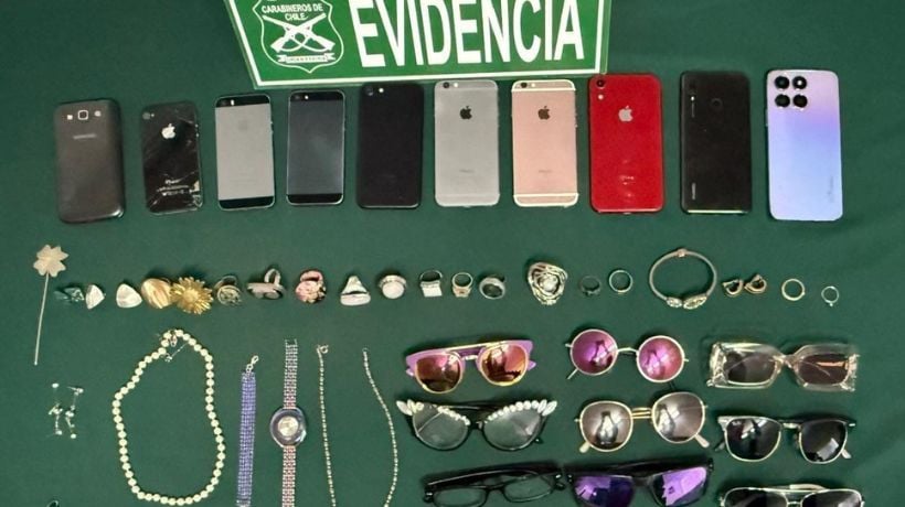 Antofagasta:Dos detenidos y 10 celulares incautados tras persecución por vehículo robado en Playa Blanca