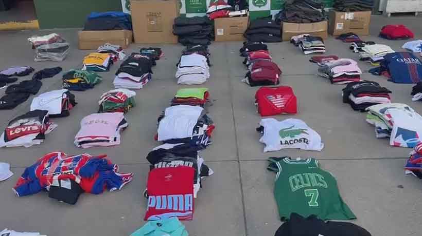 Carabineros detiene a brasileño por venta de ropa falsificada en feria navideña de Valparaíso