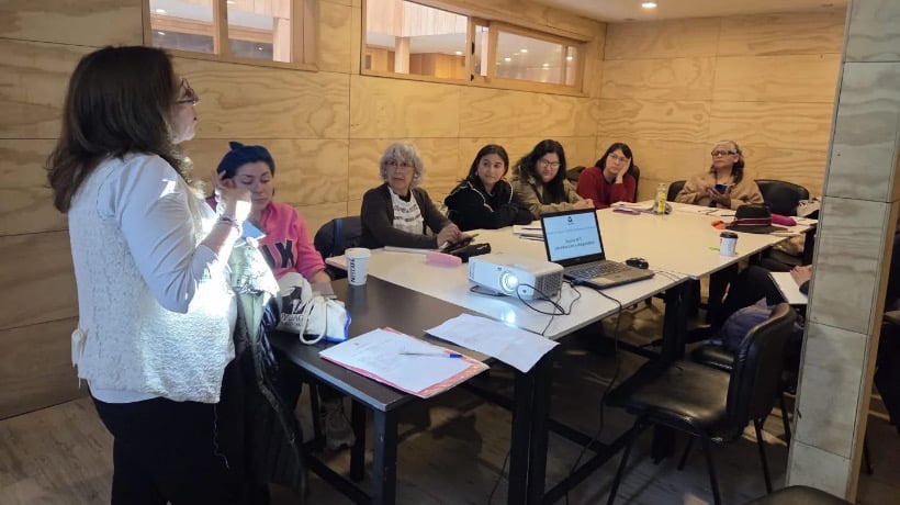 Emprendedoras de Castro finalizaron taller de elaboración de proyectos en Canva