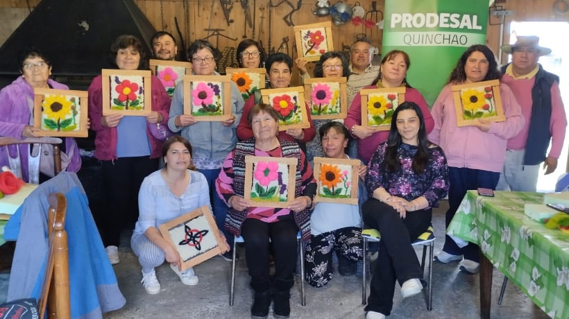 Quinchao: Vecinas realizaron con éxito taller de telar decorativo y fieltro agujado