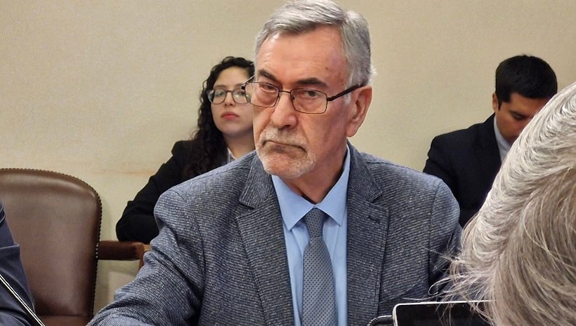 Diputado Jorge Saffirio valora proyecto que prohíbe celulares en colegios a partir de 2026