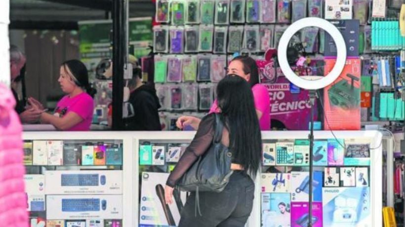 Inserción laboral femenina avanza lentamente y mantiene una presencia de 4 de cada 10 ocupados