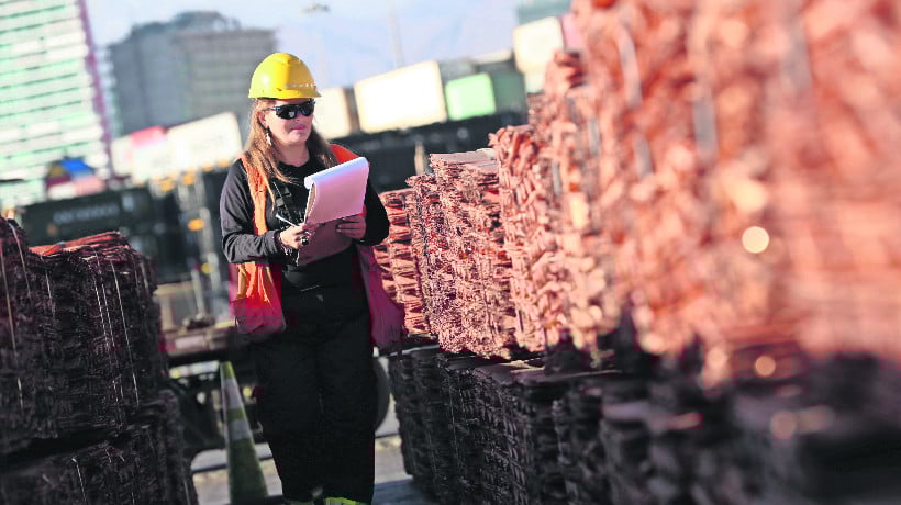 Expertos analizan fuerte alza del cobre y sus proyecciones apuntan a precios altos hasta 2027
