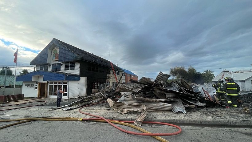 Partieron obras de reparación del edificio municipal de Puqueldón